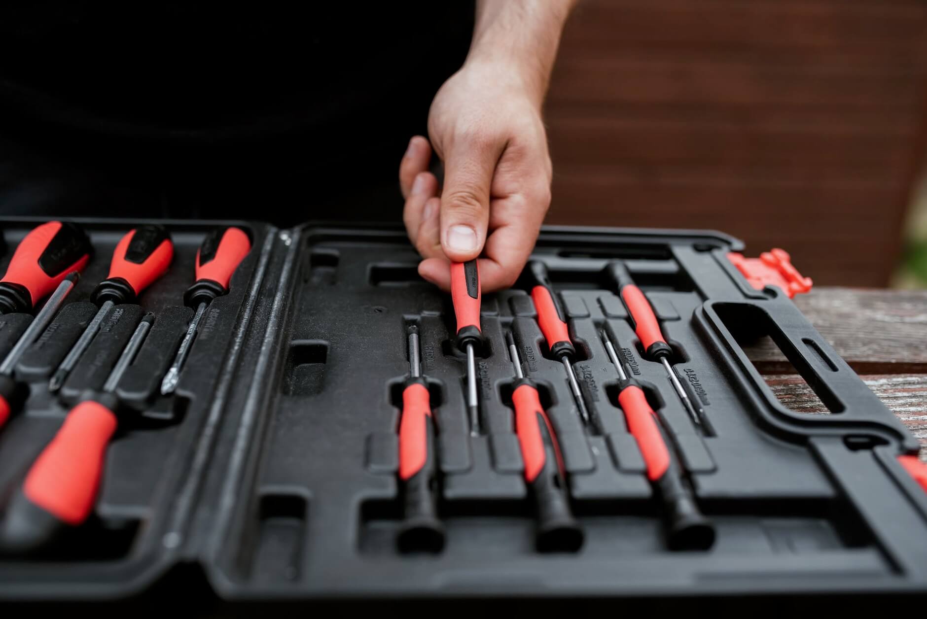Tool kit with screwdrivers ready for long-distance moving